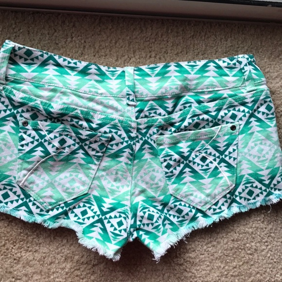 Tribal Jean Shorts - Picture 4 of 5